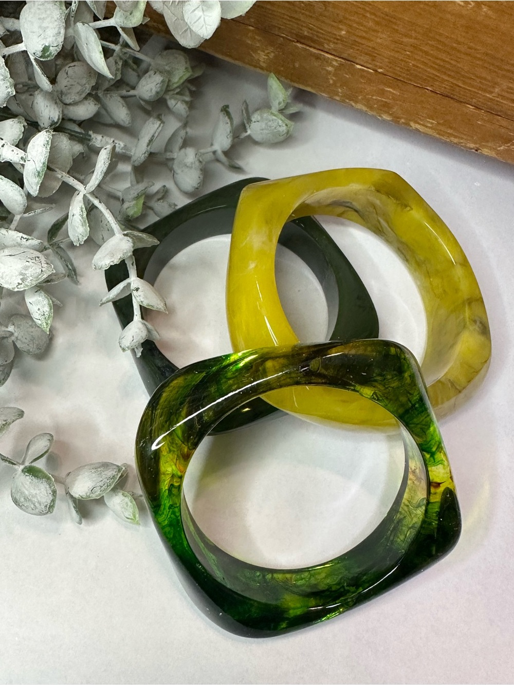 Green & Yellow Acrylic Retro Bangle Bracelet Set